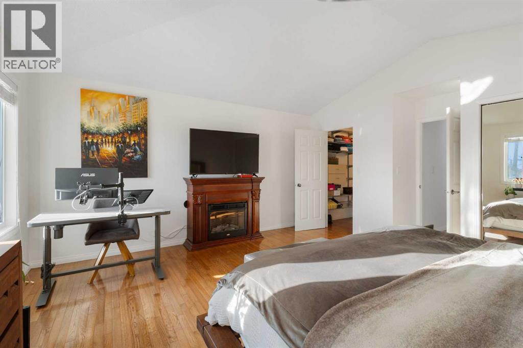 1629 29 Avenue Sw, Calgary, AB - Indoor Photo Showing Bedroom