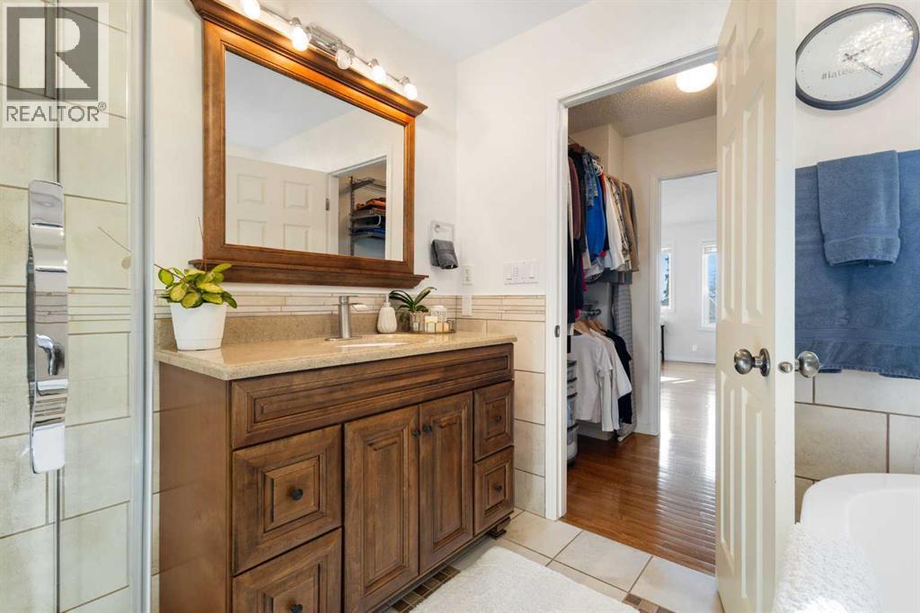 1629 29 Avenue Sw, Calgary, AB - Indoor Photo Showing Bathroom