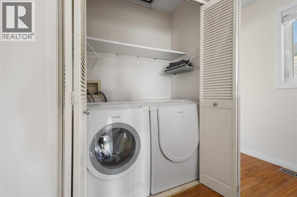 1629 29 Avenue Sw, Calgary, AB - Indoor Photo Showing Laundry Room