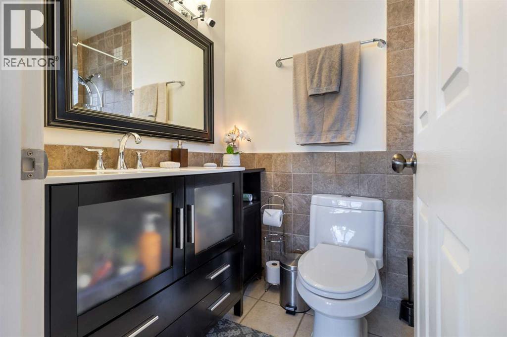 1629 29 Avenue Sw, Calgary, AB - Indoor Photo Showing Bathroom
