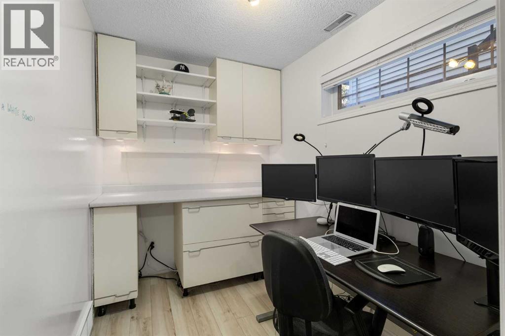 1629 29 Avenue Sw, Calgary, AB - Indoor Photo Showing Other Room