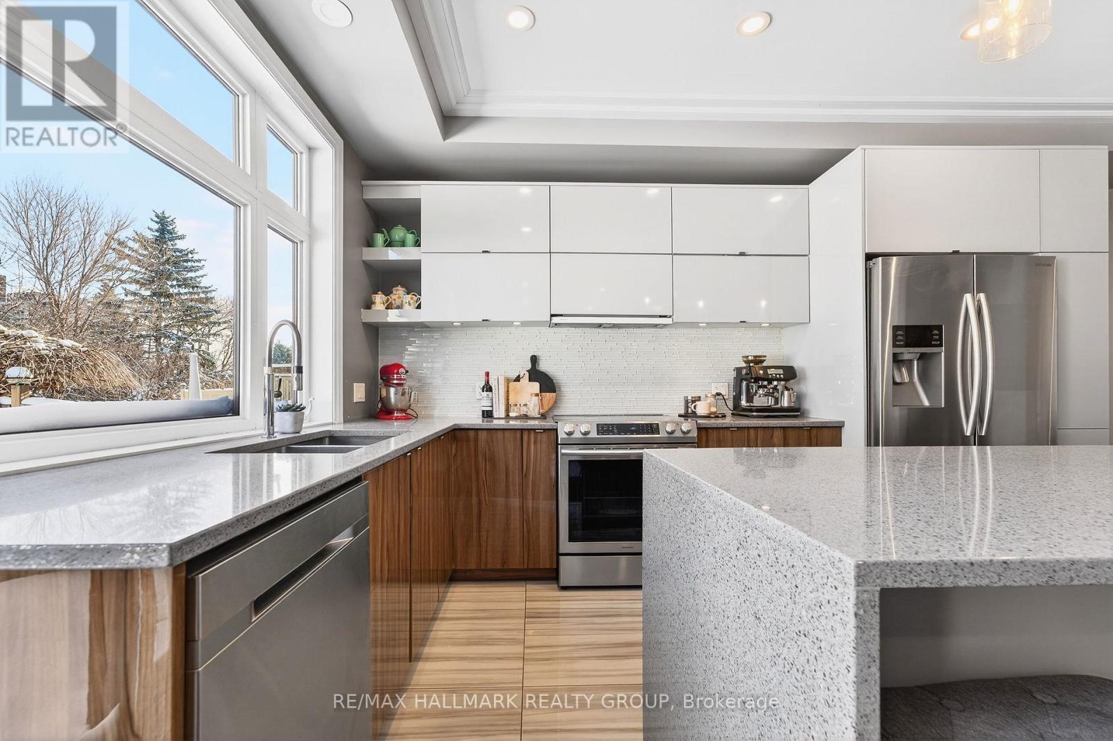 579 Foxview Place, Ottawa, ON - Indoor Photo Showing Kitchen With Stainless Steel Kitchen With Double Sink With Upgraded Kitchen