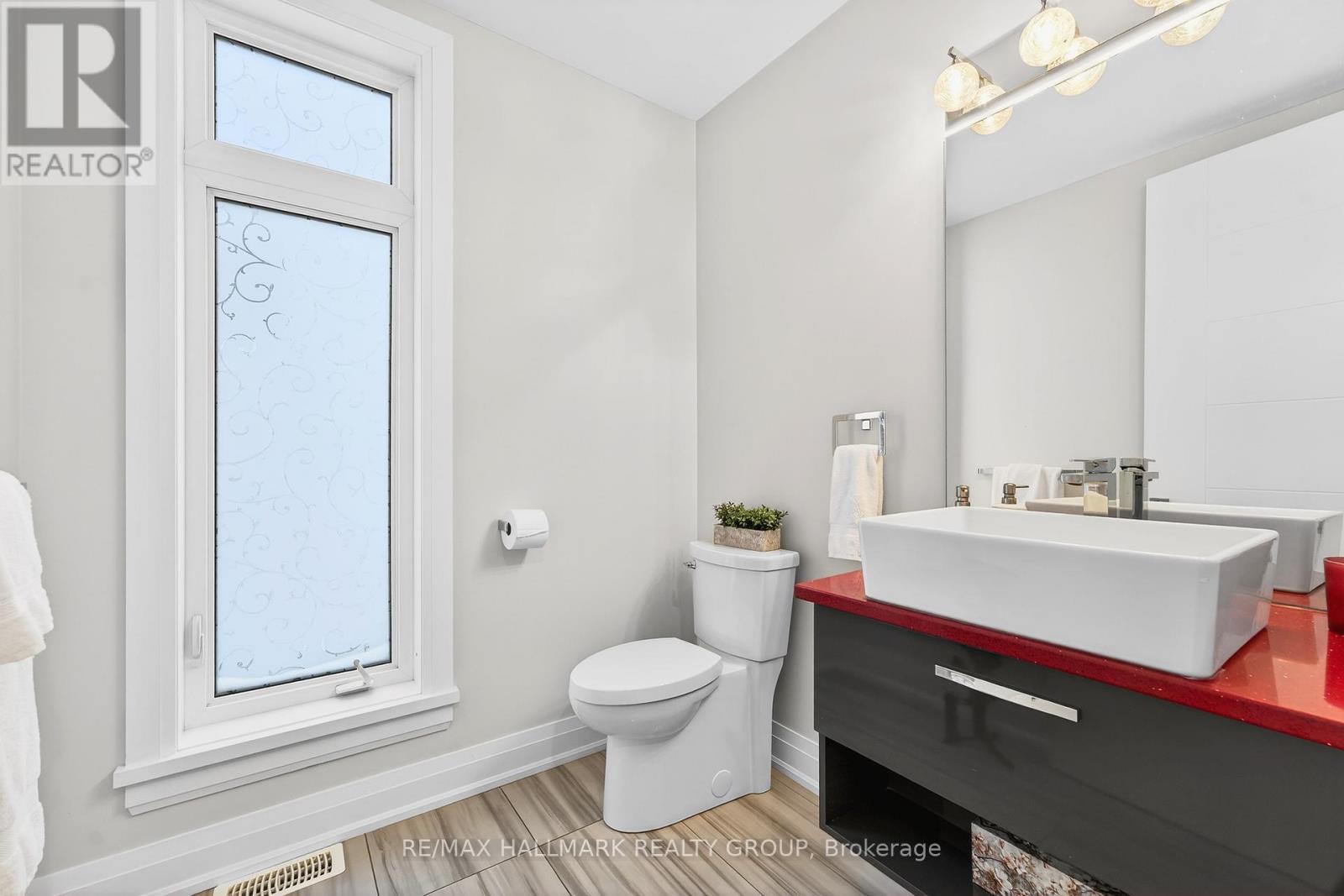579 Foxview Place, Ottawa, ON - Indoor Photo Showing Bathroom