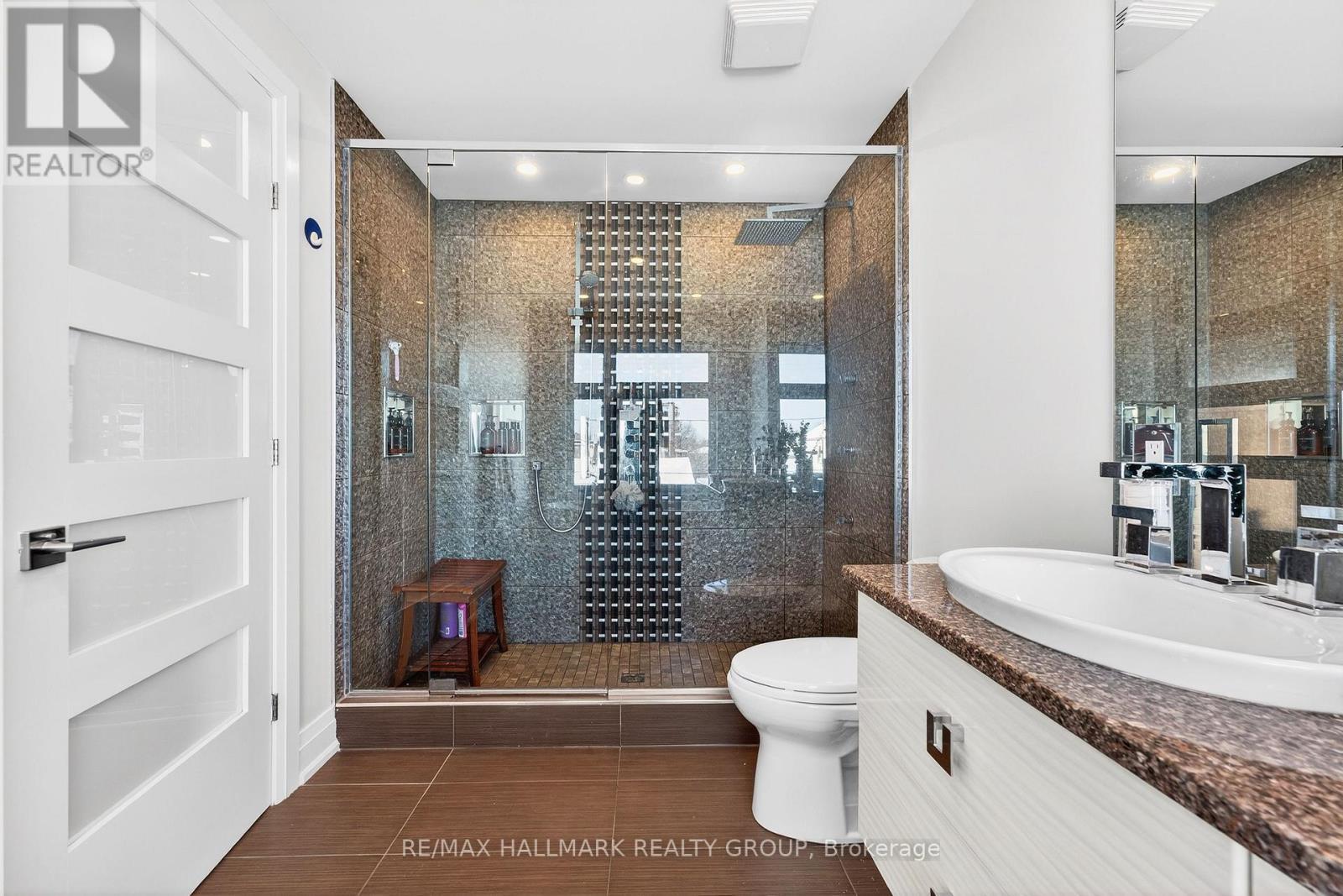 579 Foxview Place, Ottawa, ON - Indoor Photo Showing Bathroom