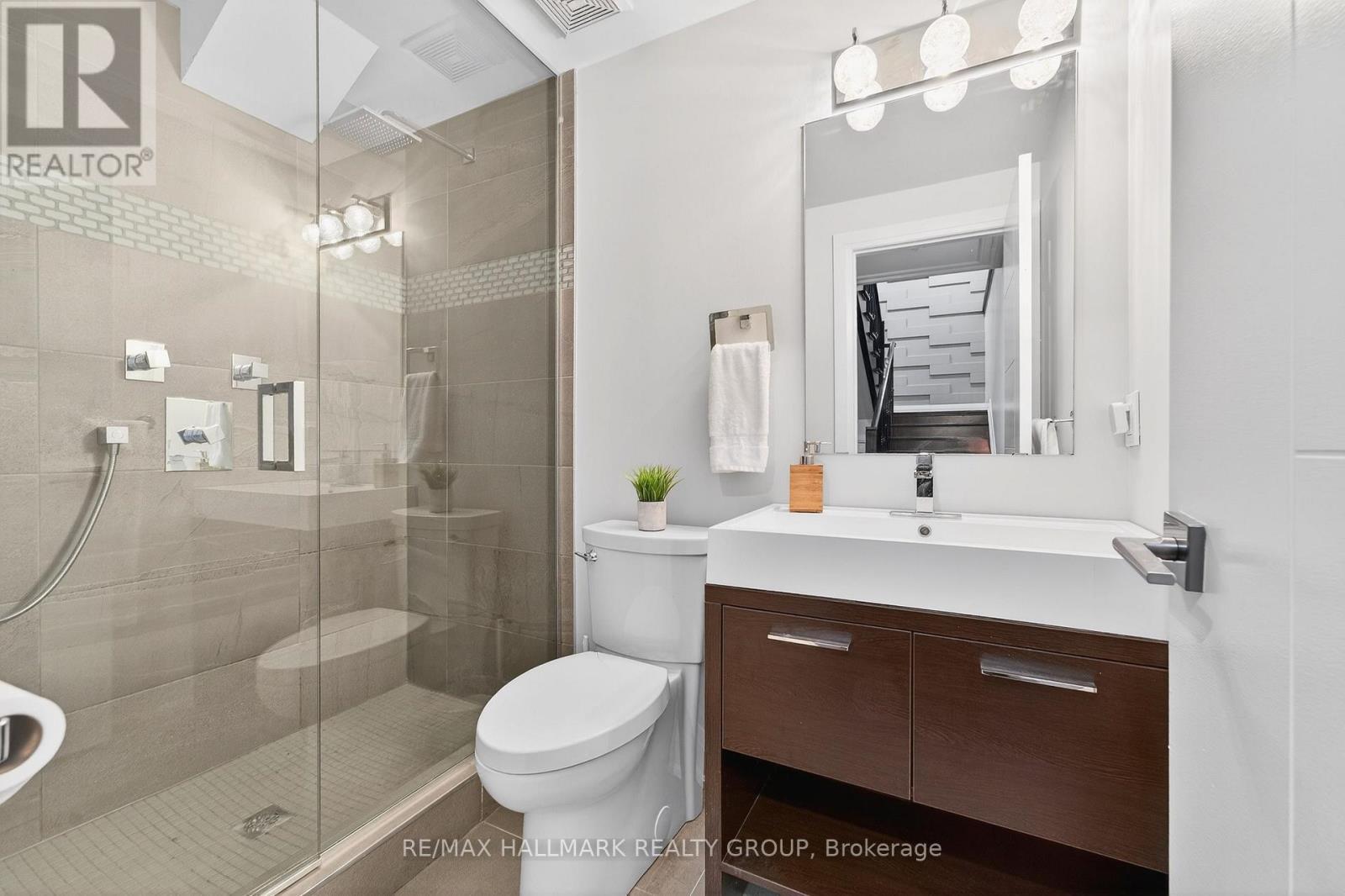 579 Foxview Place, Ottawa, ON - Indoor Photo Showing Bathroom