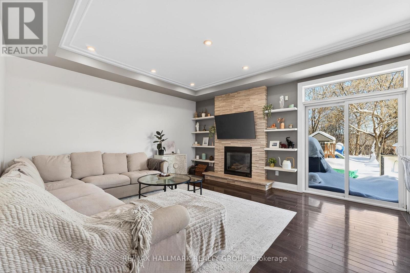 579 Foxview Place, Ottawa, ON - Indoor Photo Showing Living Room With Fireplace