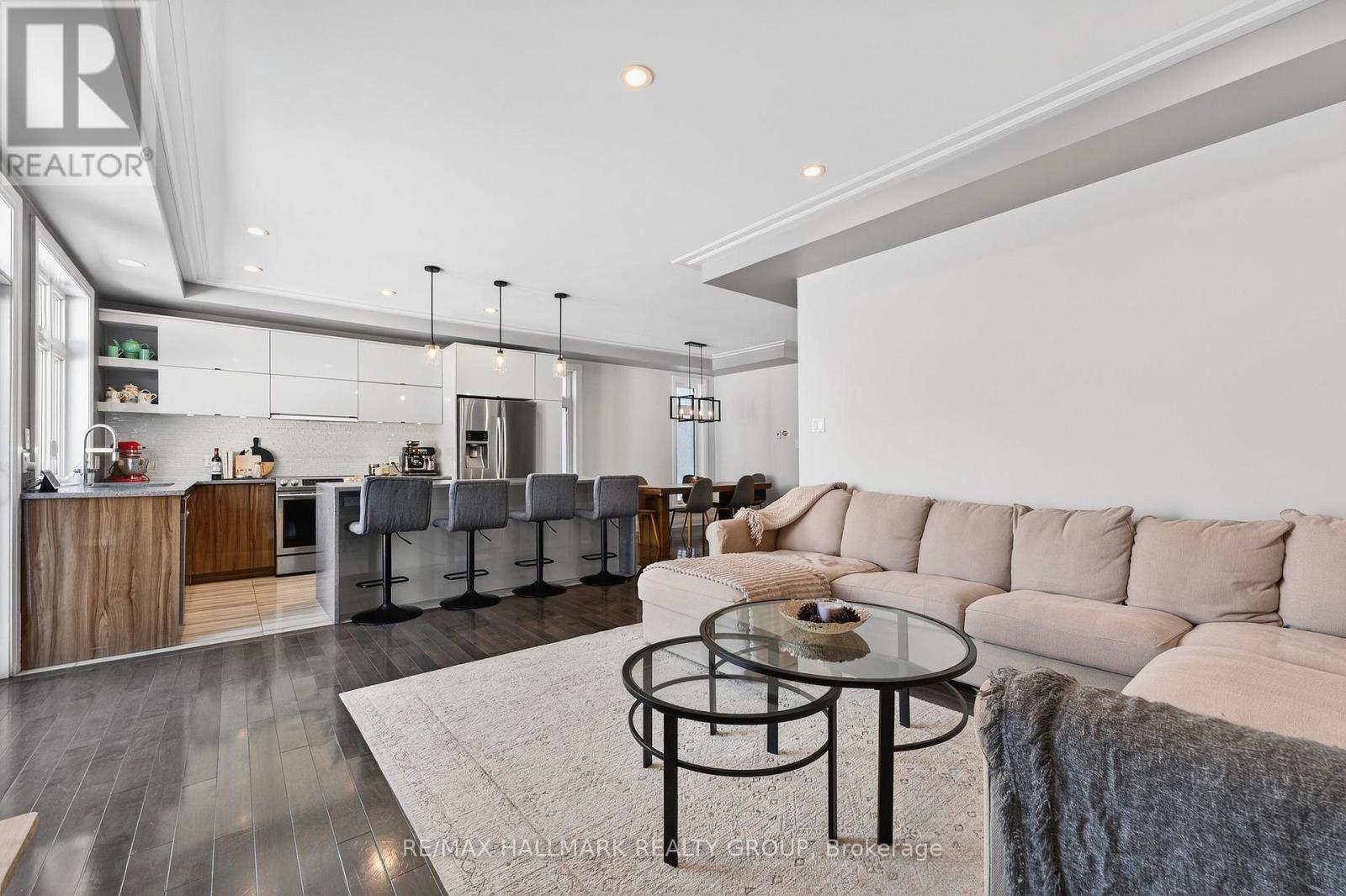 579 Foxview Place, Ottawa, ON - Indoor Photo Showing Living Room