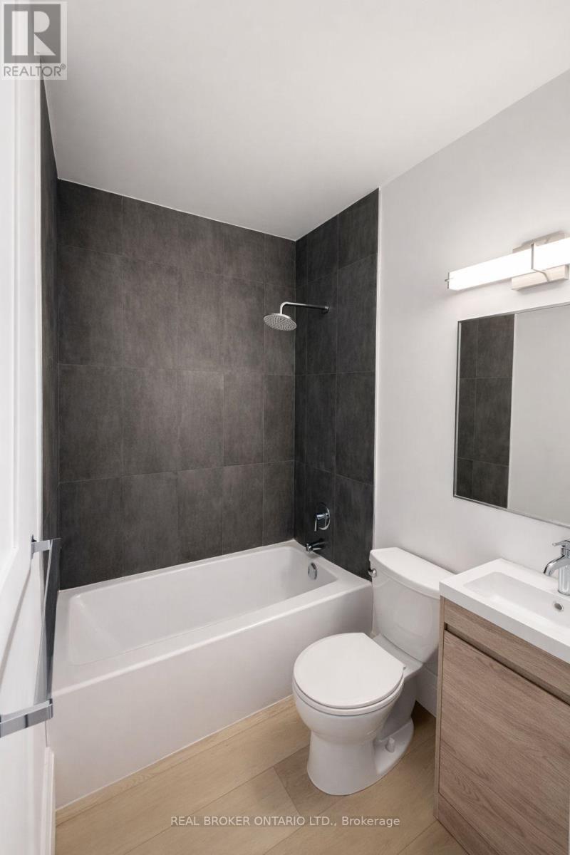 17 Louisa Street, Kitchener, ON - Indoor Photo Showing Bathroom