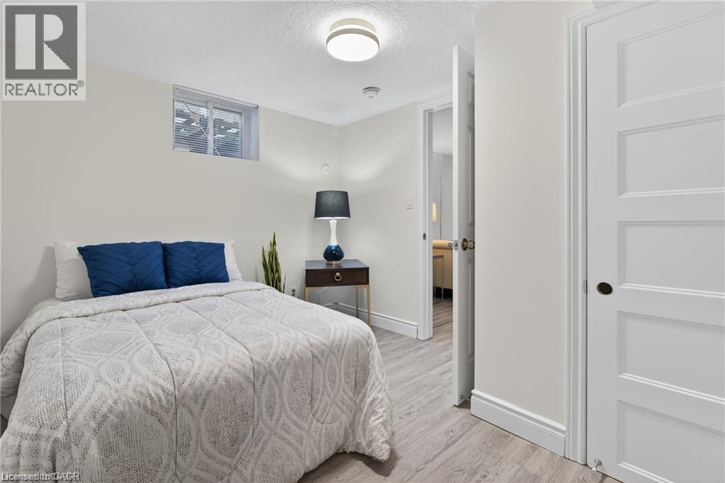 Bedroom featuring a textured ceiling and light wood-style floors - 146 Appalachian Crescent Unit# Lower, Kitchener, ON - Indoor Photo Showing Bedroom