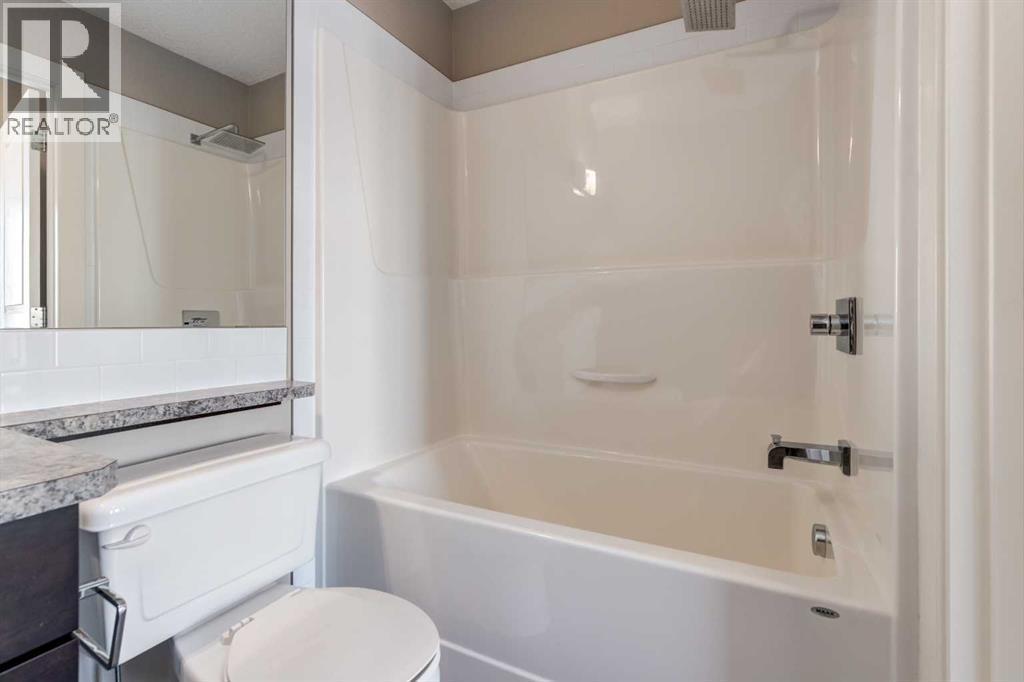 705 Evanston Square Nw, Calgary, AB - Indoor Photo Showing Bathroom
