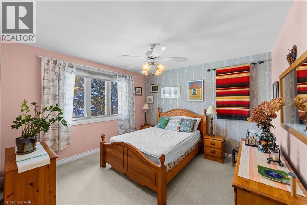 7 Templer Drive, Ancaster, ON - Indoor Photo Showing Bedroom