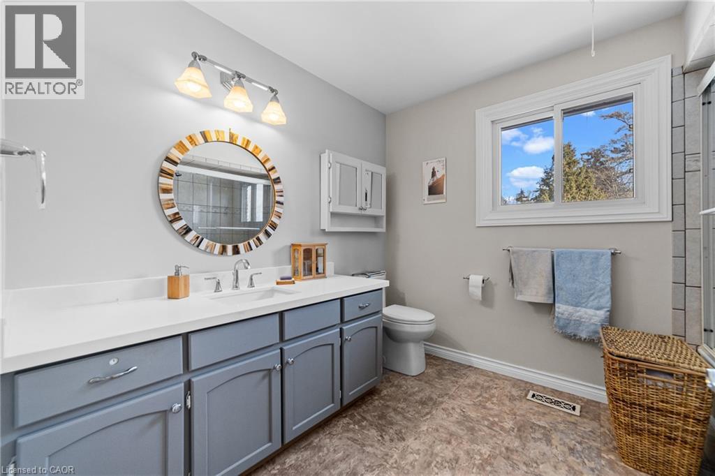7 Templer Drive, Ancaster, ON - Indoor Photo Showing Bathroom