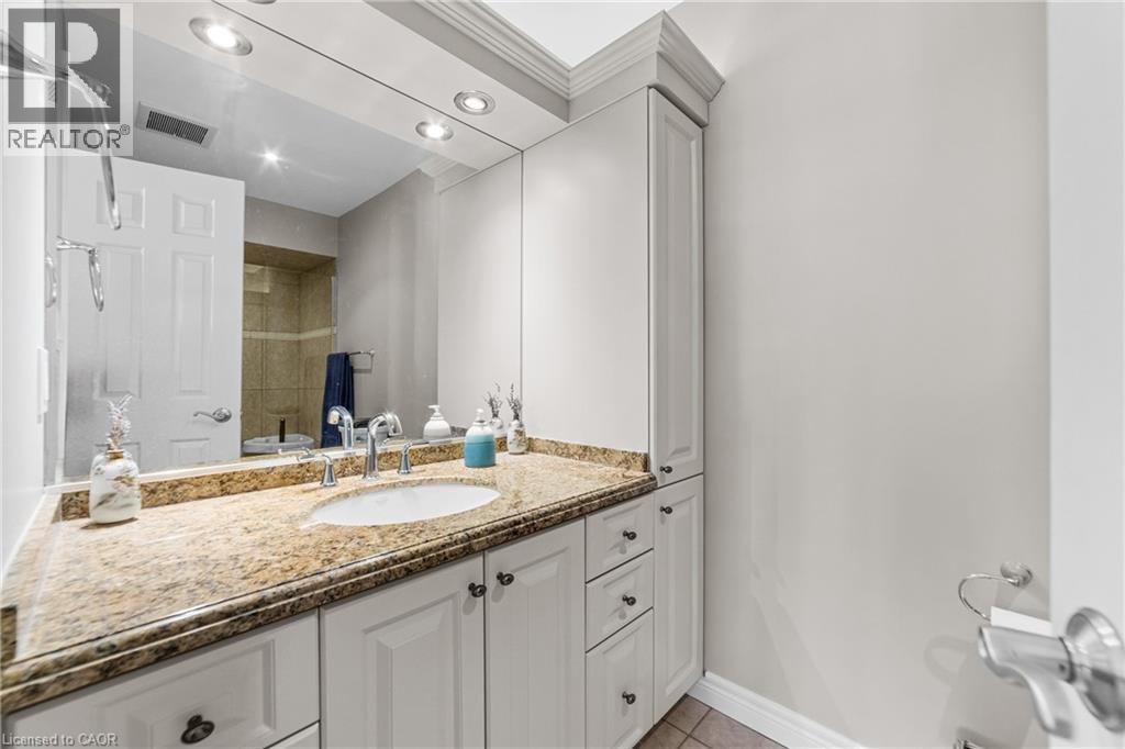 7 Templer Drive, Ancaster, ON - Indoor Photo Showing Bathroom
