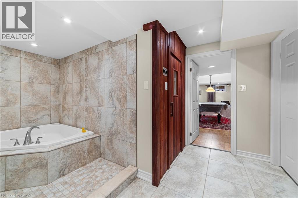 7 Templer Drive, Ancaster, ON - Indoor Photo Showing Bathroom