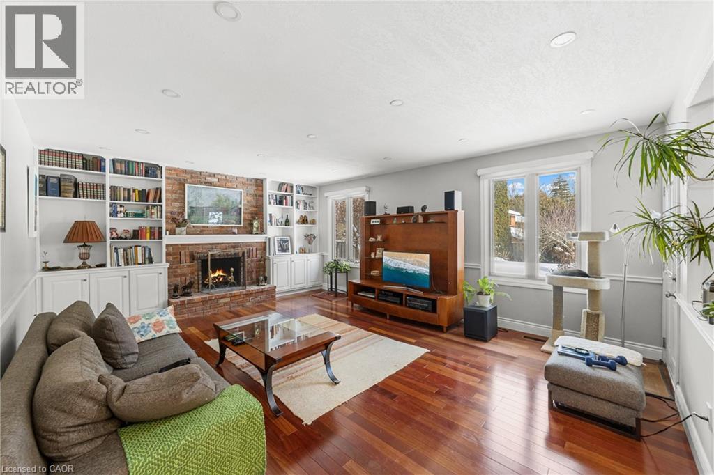 7 Templer Drive, Ancaster, ON - Indoor Photo Showing Living Room With Fireplace