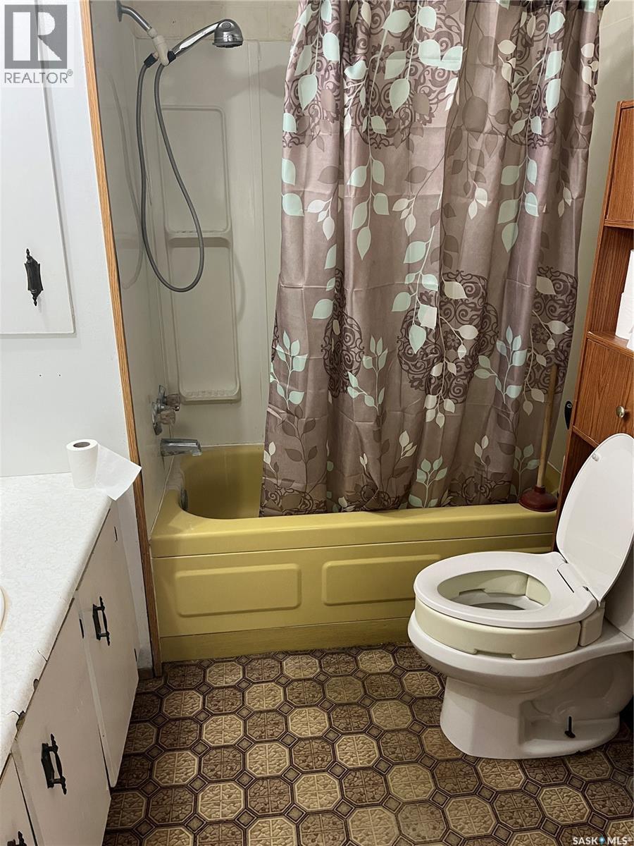 210 Main Street, Francis, SK