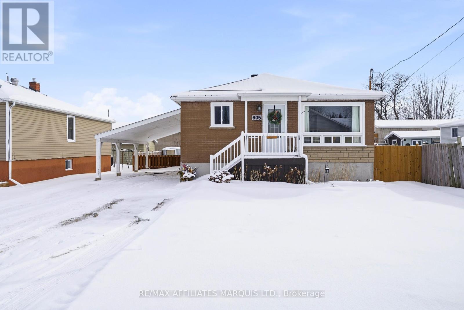 605 Twelfth Street E, Cornwall, ON - Outdoor With Deck Patio Veranda