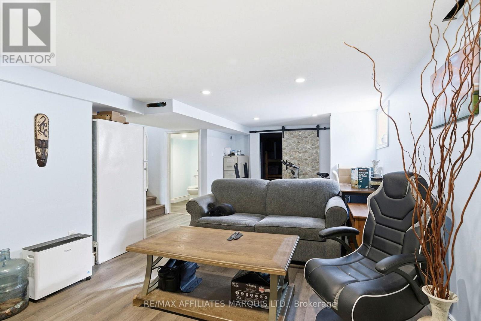 605 Twelfth Street E, Cornwall, ON - Indoor Photo Showing Living Room