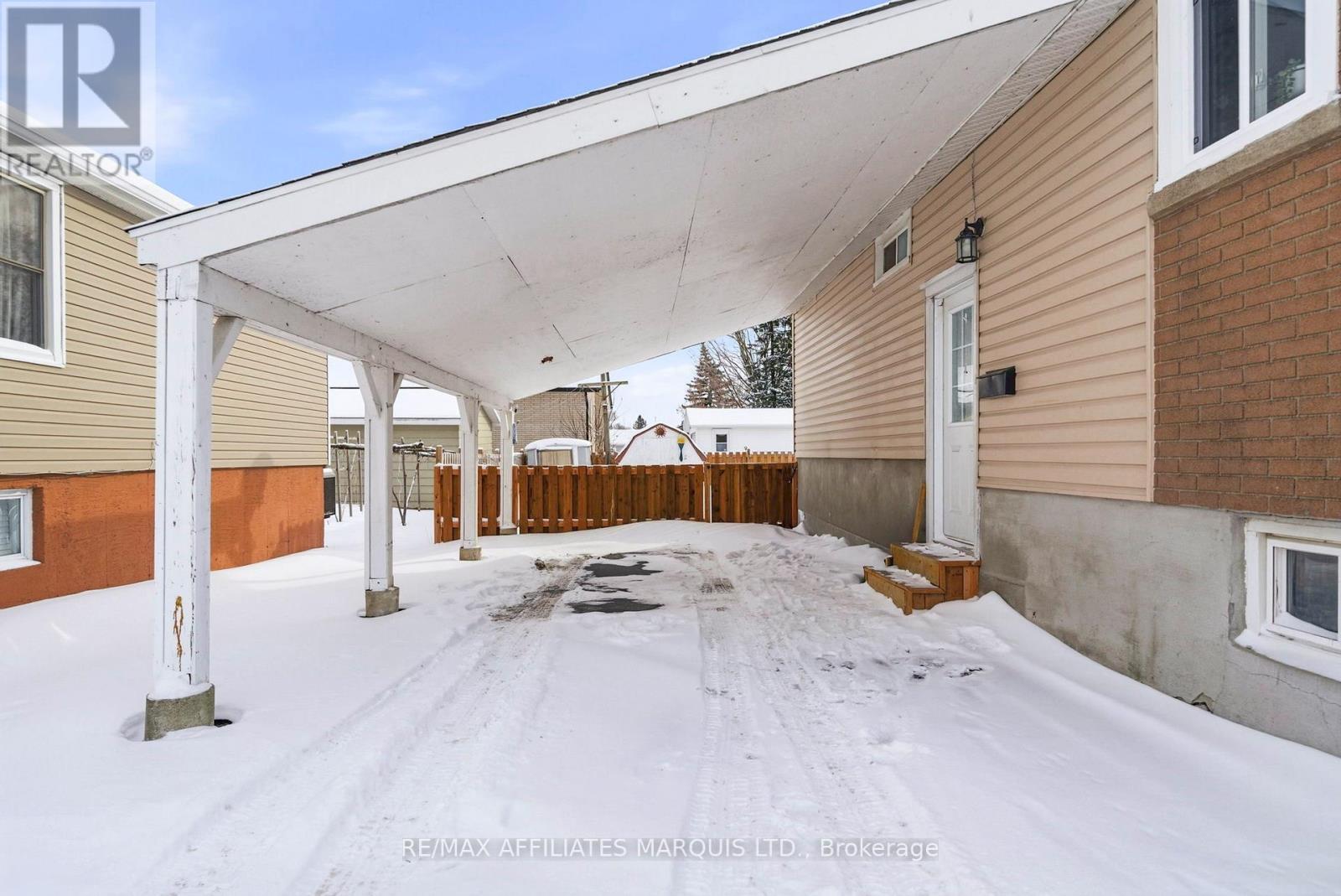 605 Twelfth Street E, Cornwall, ON - Outdoor With Exterior