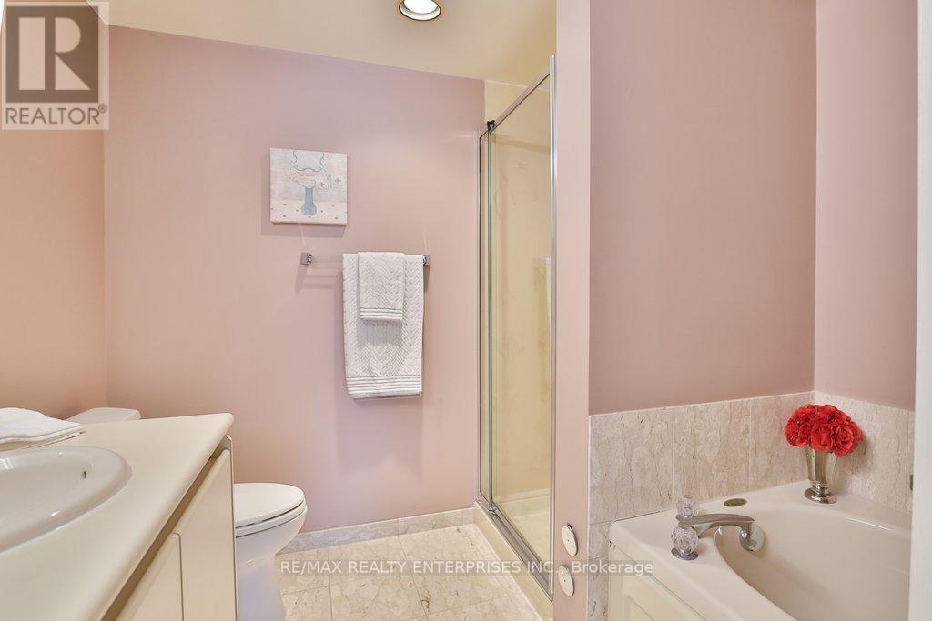 Primary ensuite sep shower and tub - 211 - 1800 The Collegeway, Mississauga, ON - Indoor Photo Showing Bathroom