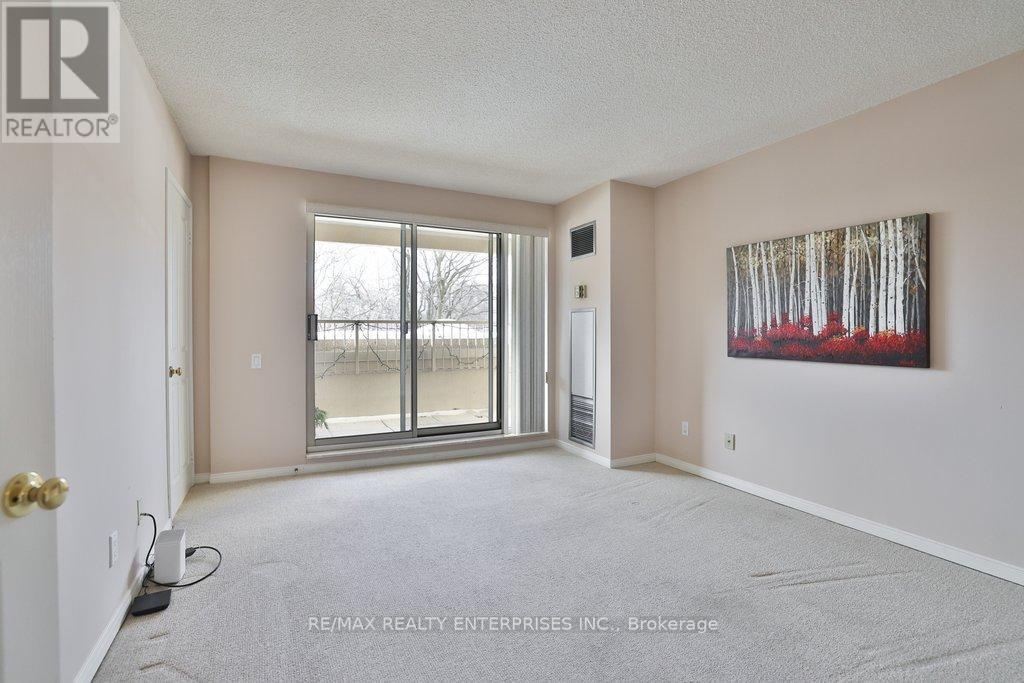 Den/Office w/private balcony - 211 - 1800 The Collegeway, Mississauga, ON - Indoor Photo Showing Other Room