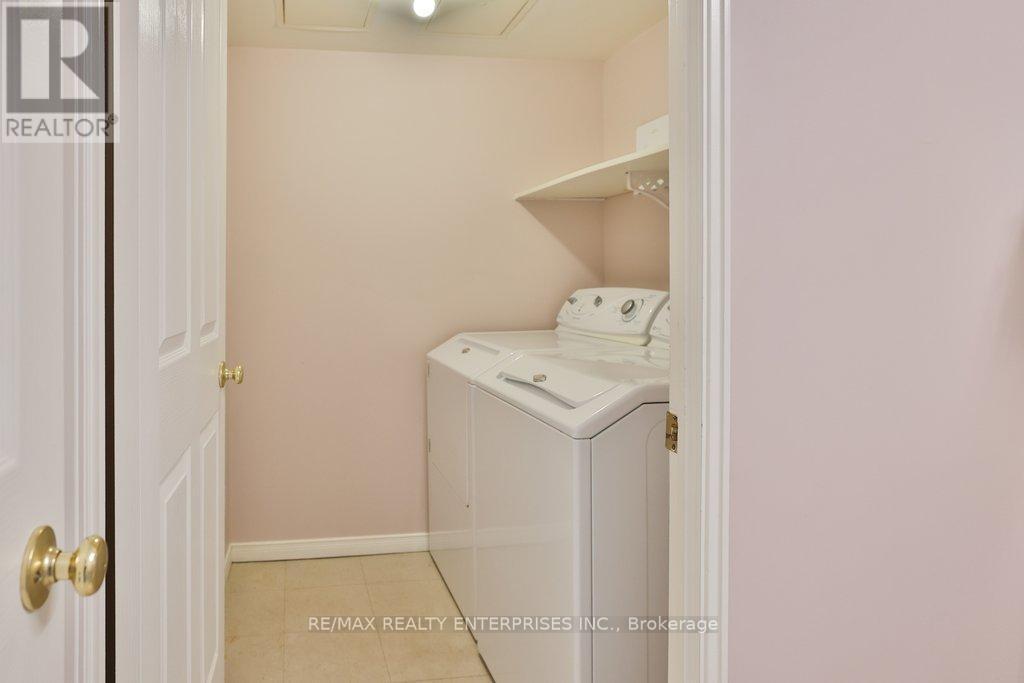 Laundry - 211 - 1800 The Collegeway, Mississauga, ON - Indoor Photo Showing Laundry Room