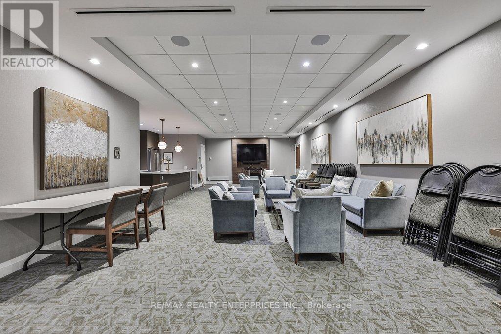 Beautiful party room - 211 - 1800 The Collegeway, Mississauga, ON - Indoor Photo Showing Other Room