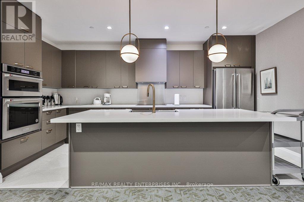 Party room full kitchen - 211 - 1800 The Collegeway, Mississauga, ON - Indoor Photo Showing Kitchen With Upgraded Kitchen
