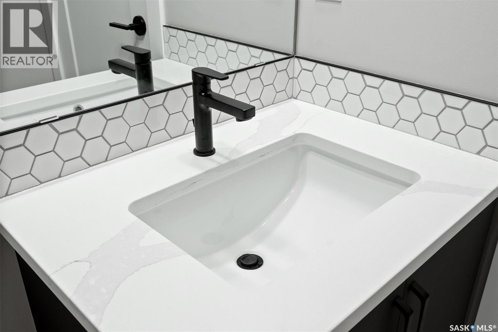 411 Yuel Crescent, Saskatoon, SK - Indoor Photo Showing Bathroom