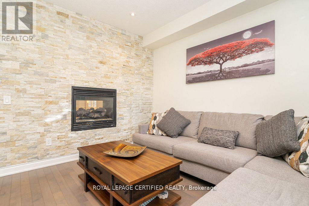 792 Glenbrook Avenue, Burlington, ON - Indoor Photo Showing Living Room With Fireplace