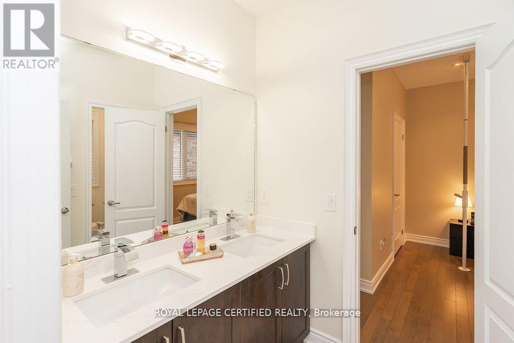 792 Glenbrook Avenue, Burlington, ON - Indoor Photo Showing Bathroom