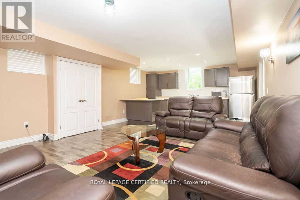 792 Glenbrook Avenue, Burlington, ON - Indoor Photo Showing Living Room