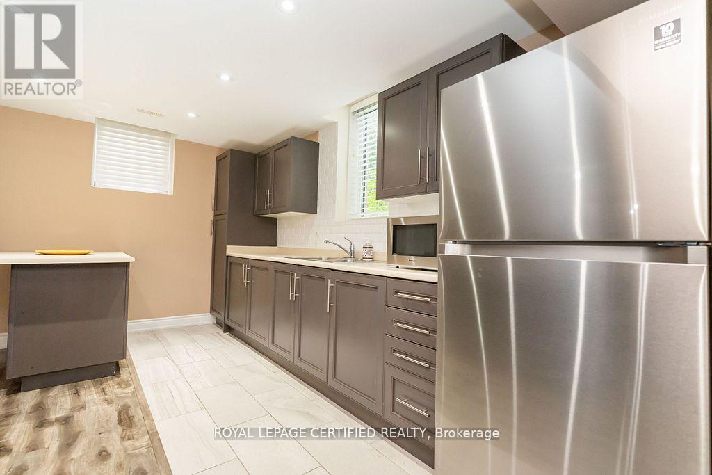 792 Glenbrook Avenue, Burlington, ON - Indoor Photo Showing Kitchen
