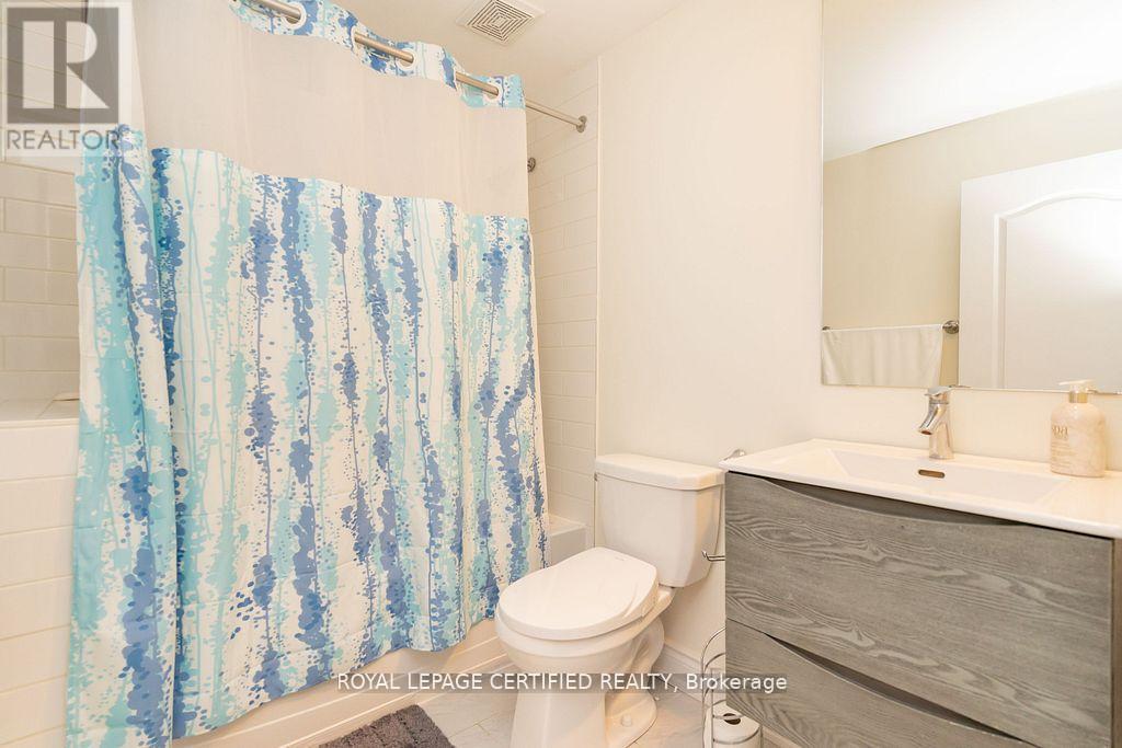 792 Glenbrook Avenue, Burlington, ON - Indoor Photo Showing Bathroom