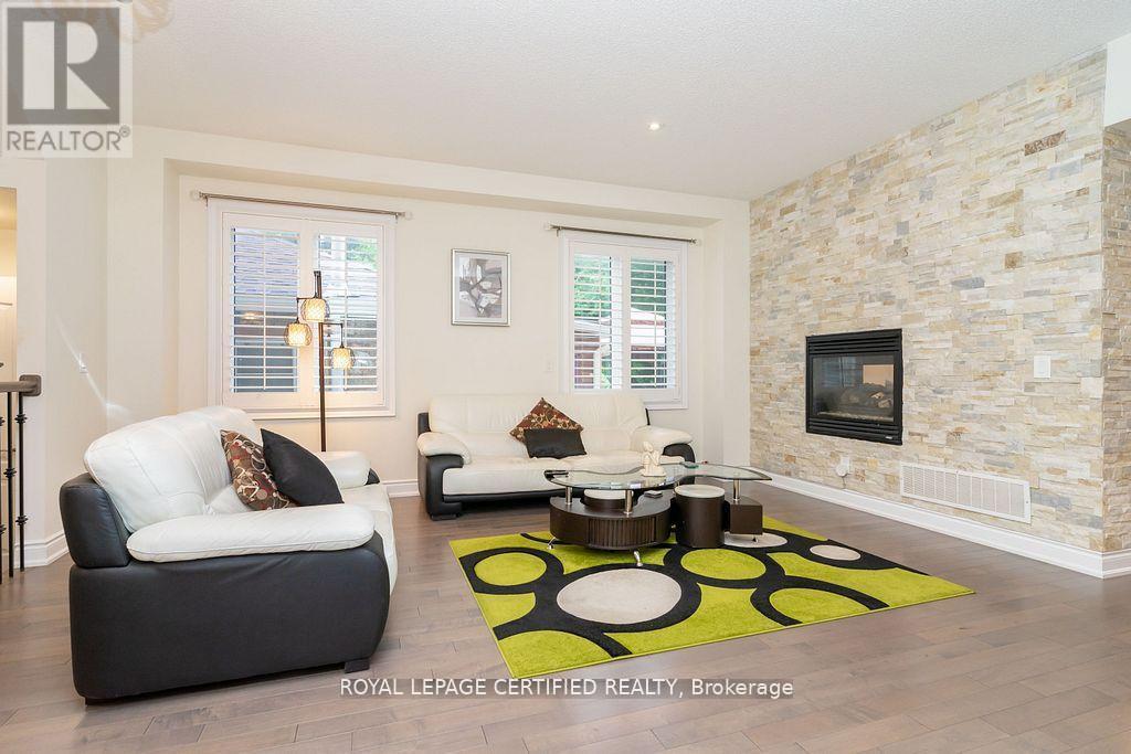 792 Glenbrook Avenue, Burlington, ON - Indoor Photo Showing Living Room With Fireplace