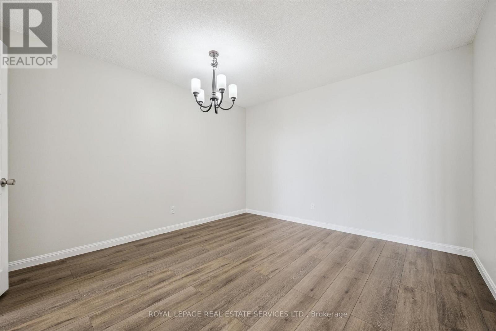 Dining Room Features Engineered Hardwood Flooring - 702 - 1240 Marlborough Court, Oakville, ON - Indoor Photo Showing Other Room