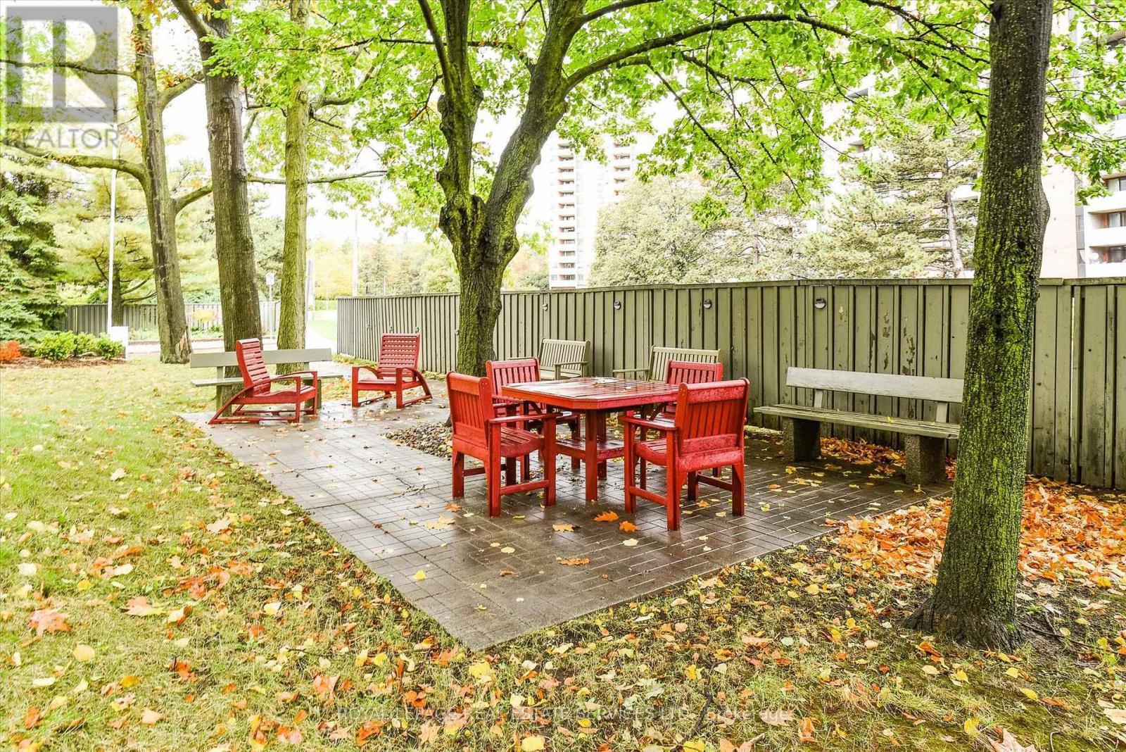 Outdoor Seating Areas - 702 - 1240 Marlborough Court, Oakville, ON - Outdoor