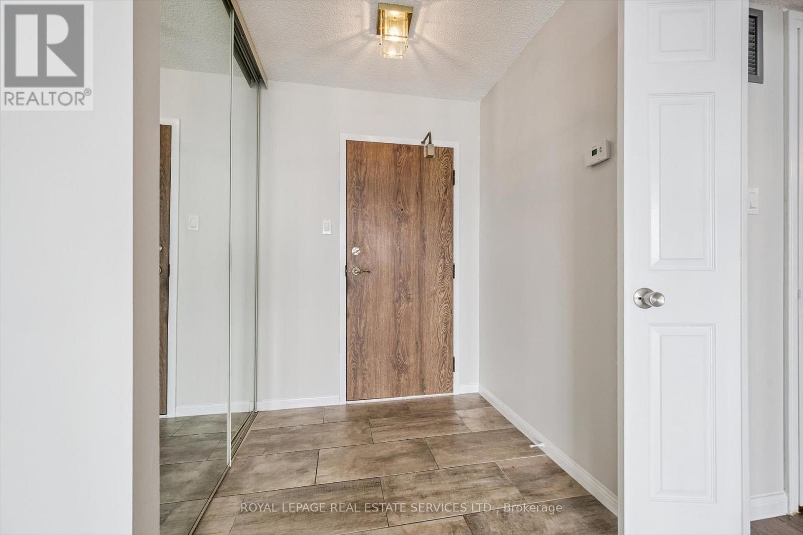 New Engineered Hardwood Flooring Throughout - 702 - 1240 Marlborough Court, Oakville, ON - Indoor Photo Showing Other Room