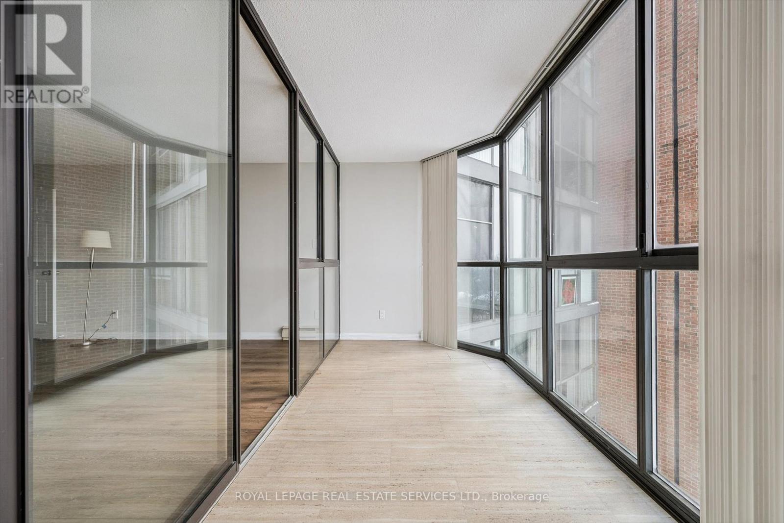 Sun-Filled Solarium Overlooking the Ravine - 702 - 1240 Marlborough Court, Oakville, ON - Indoor Photo Showing Other Room
