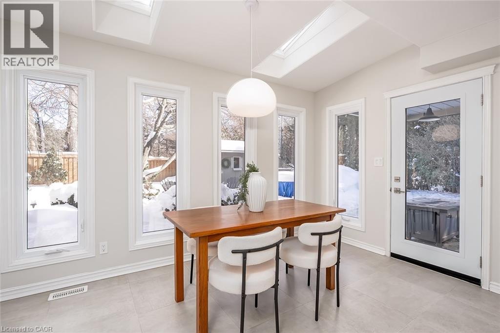Dining area with a skylight and baseboards - 4226 Dunvegan Road, Burlington, ON - Indoor Photo Showing Dining Room