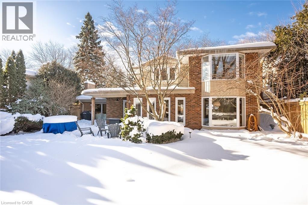 Snow covered back of property with brick siding - 4226 Dunvegan Road, Burlington, ON - Outdoor