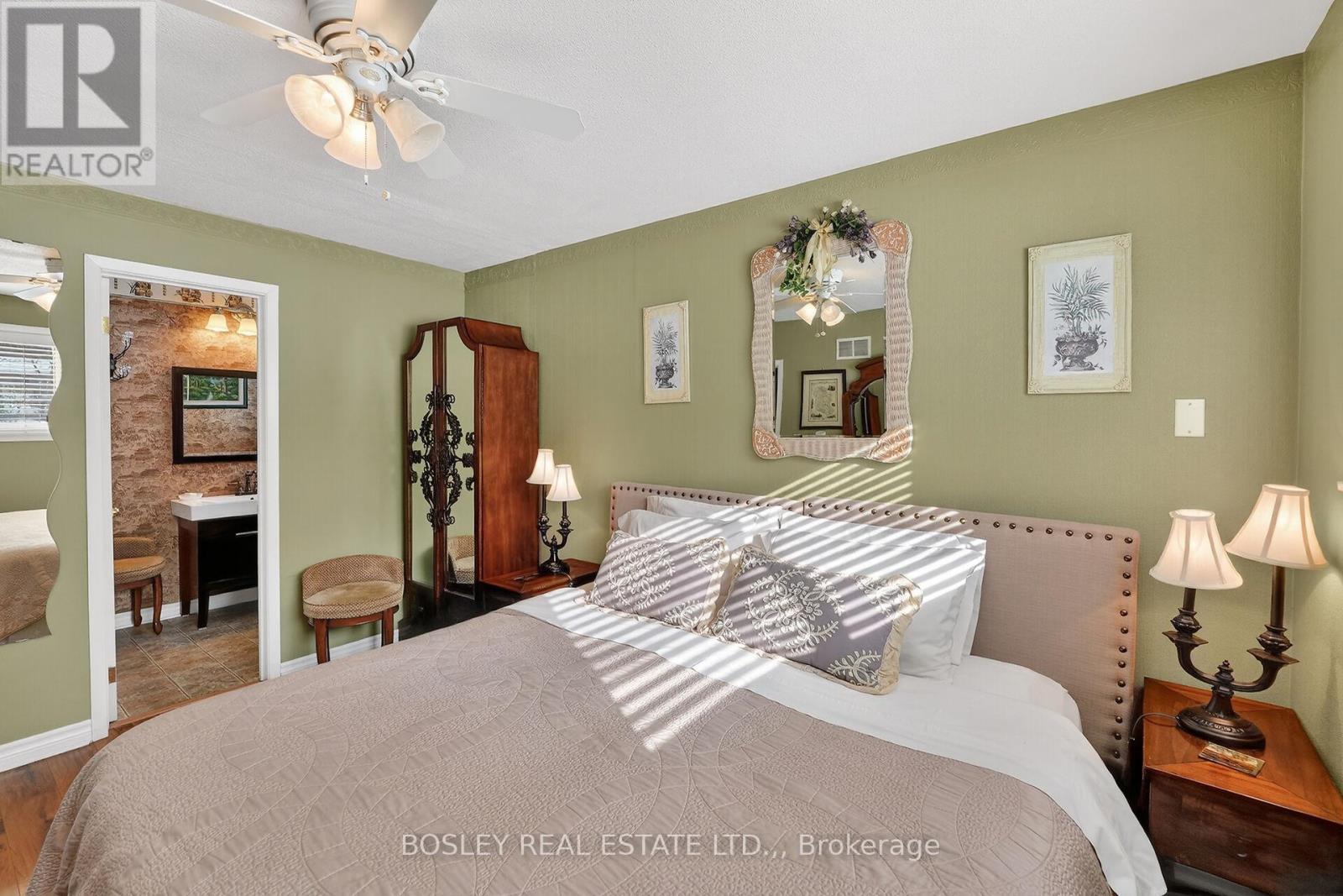 544 Victoria Street, Niagara-On-The-Lake (Town), ON - Indoor Photo Showing Bedroom