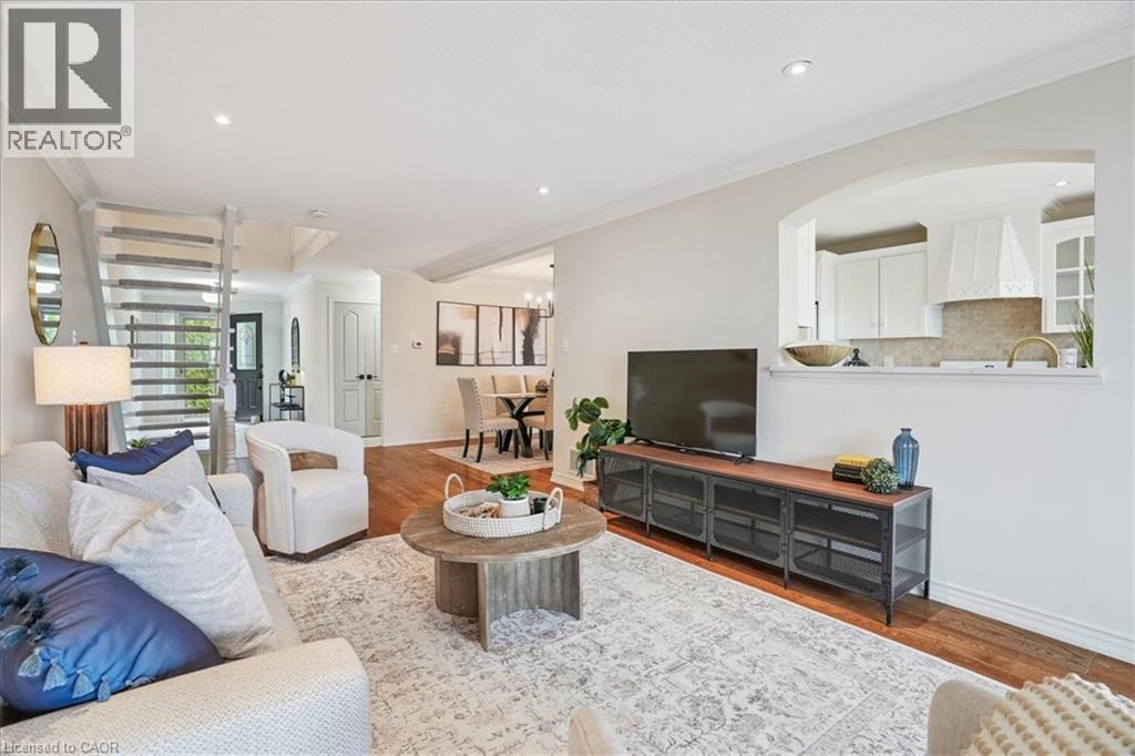 55 Edgewater Drive, Stoney Creek, ON - Indoor Photo Showing Living Room
