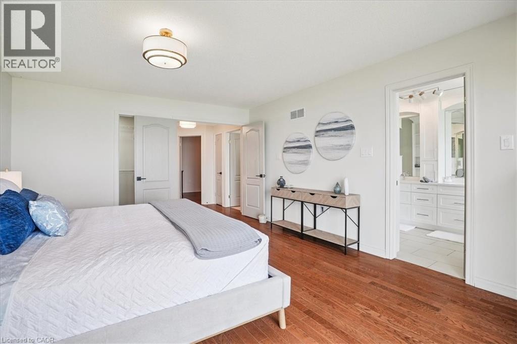55 Edgewater Drive, Stoney Creek, ON - Indoor Photo Showing Bedroom