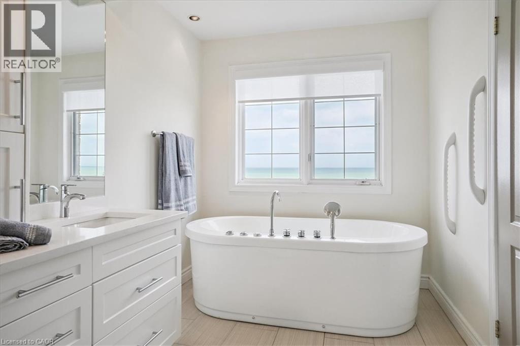 55 Edgewater Drive, Stoney Creek, ON - Indoor Photo Showing Bathroom