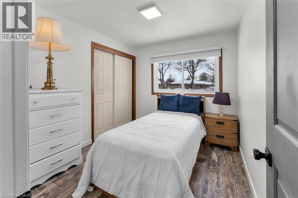 6970 Concord Crescent, Niagara Falls, ON - Indoor Photo Showing Bedroom