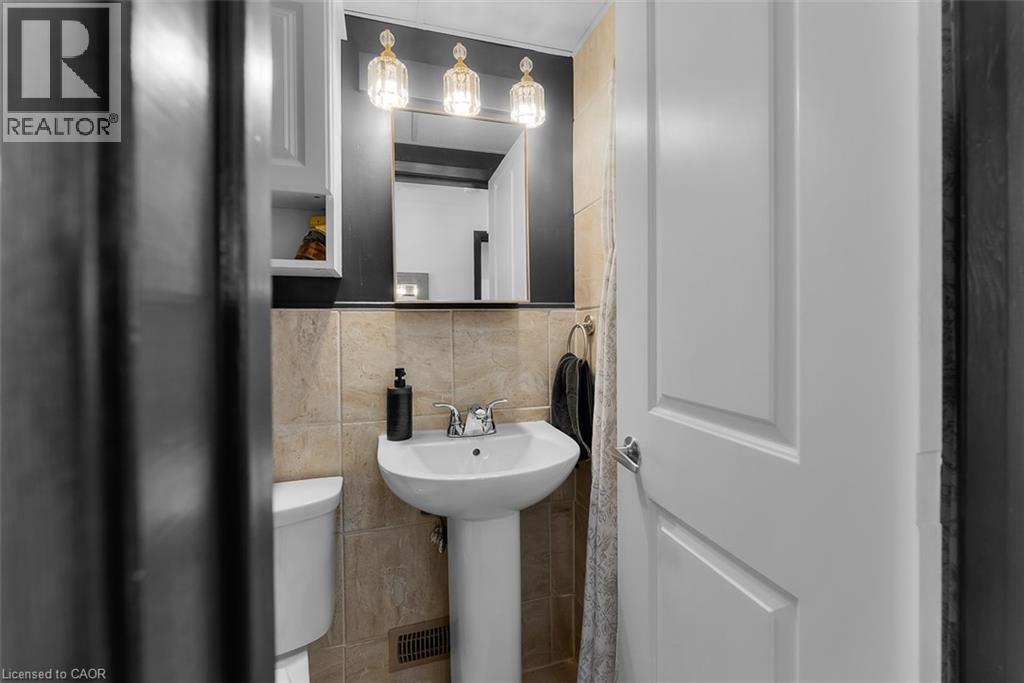 6970 Concord Crescent, Niagara Falls, ON - Indoor Photo Showing Bathroom