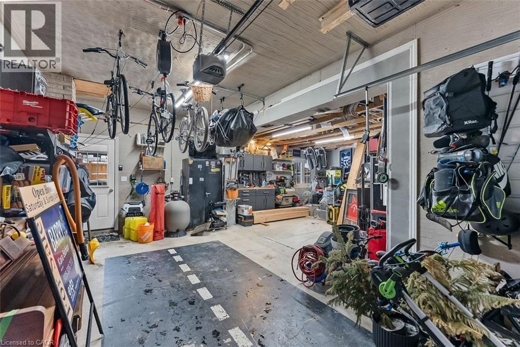 6970 Concord Crescent, Niagara Falls, ON - Indoor Photo Showing Garage