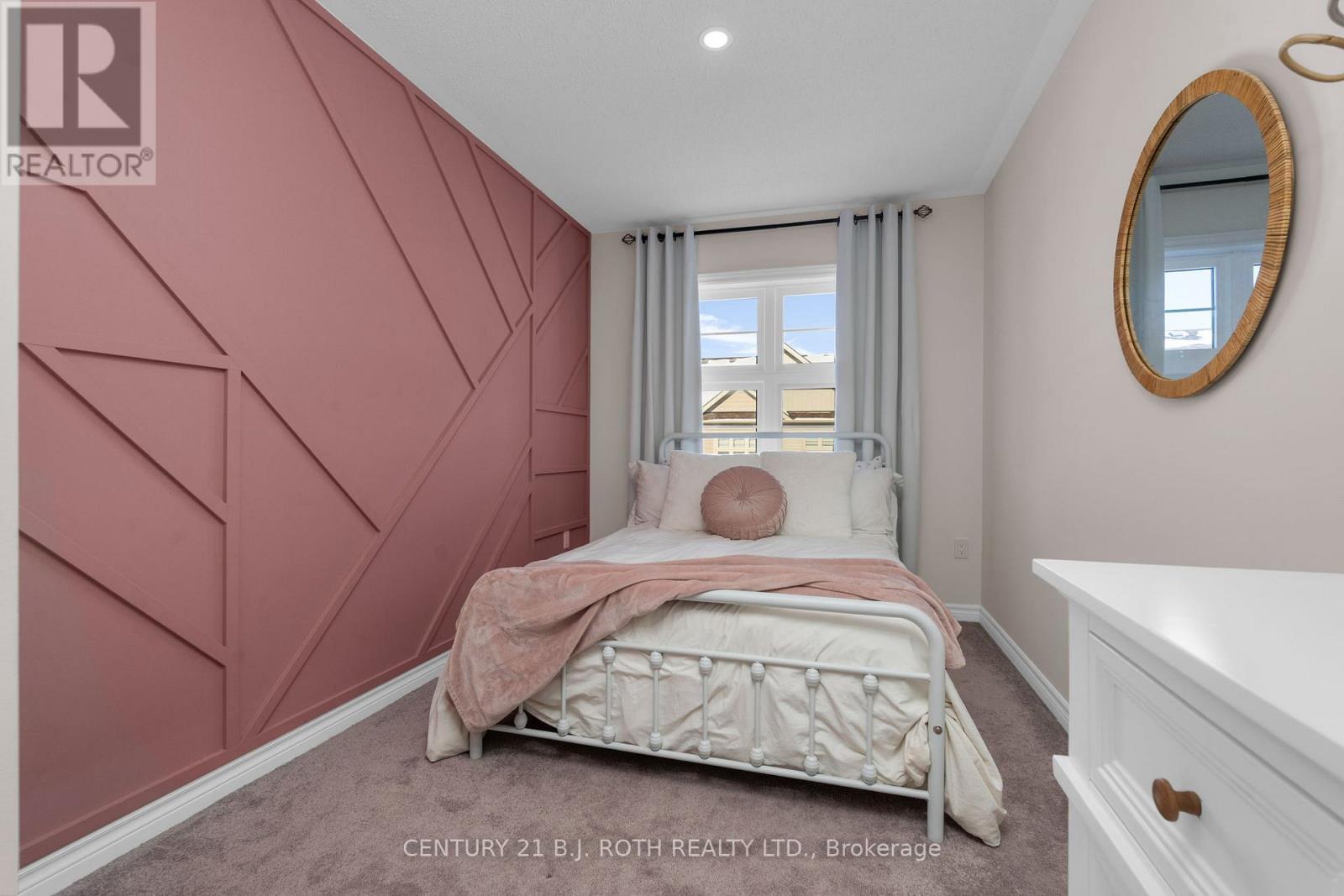 33 Westbury Way, Whitby, ON - Indoor Photo Showing Bedroom