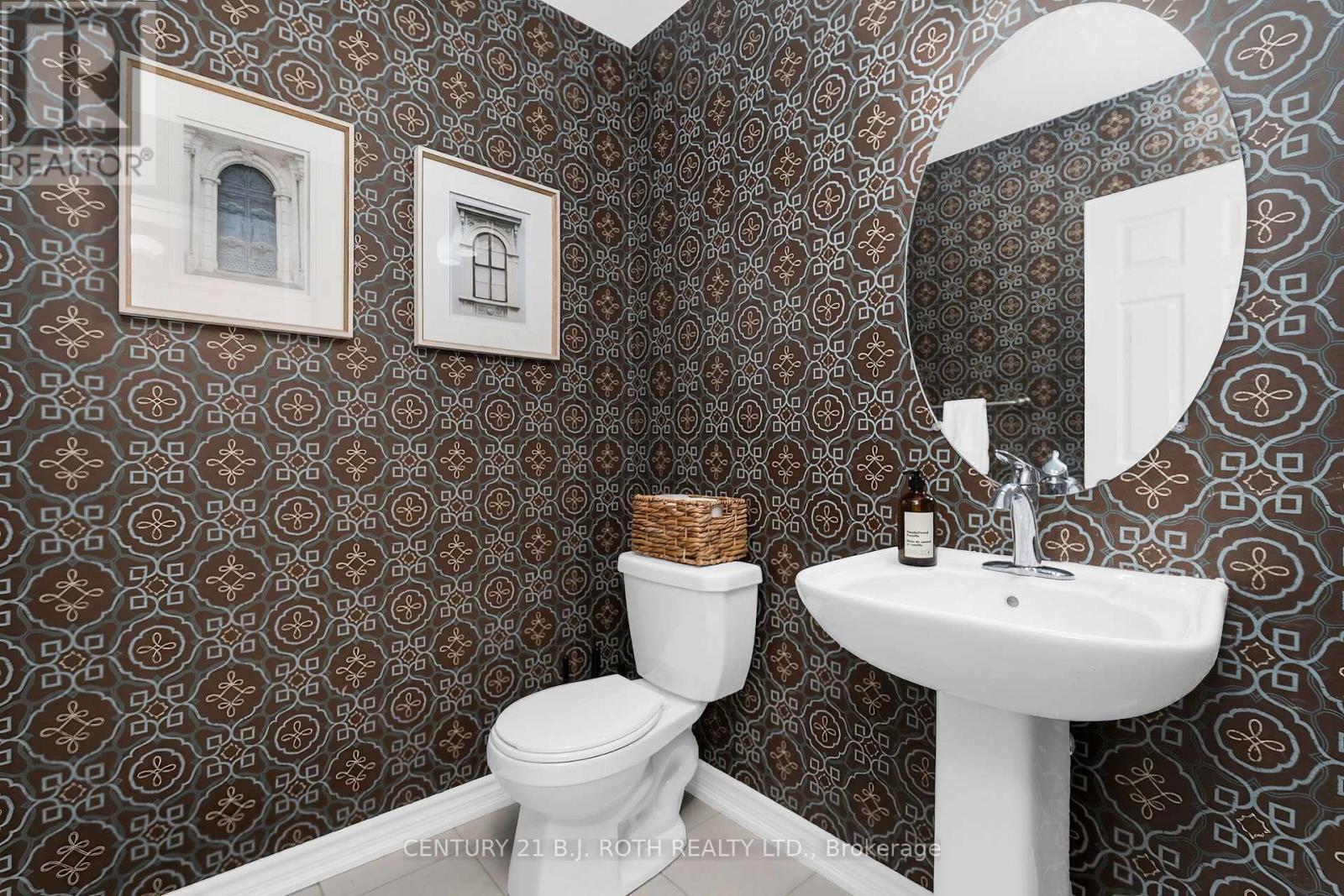 33 Westbury Way, Whitby, ON - Indoor Photo Showing Bathroom